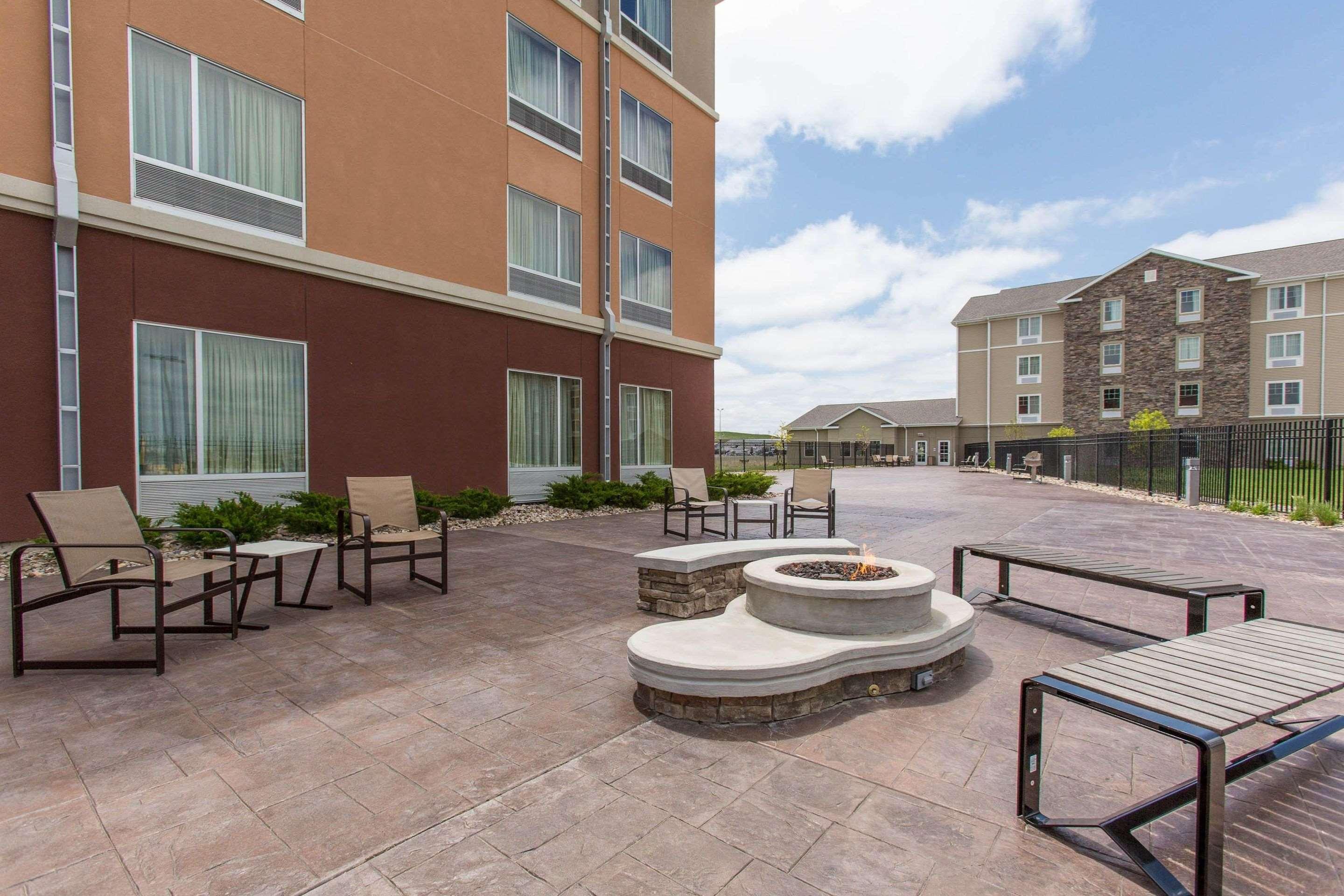 Cambria Hotel Rapid City Near Mount Rushmore Exterior photo